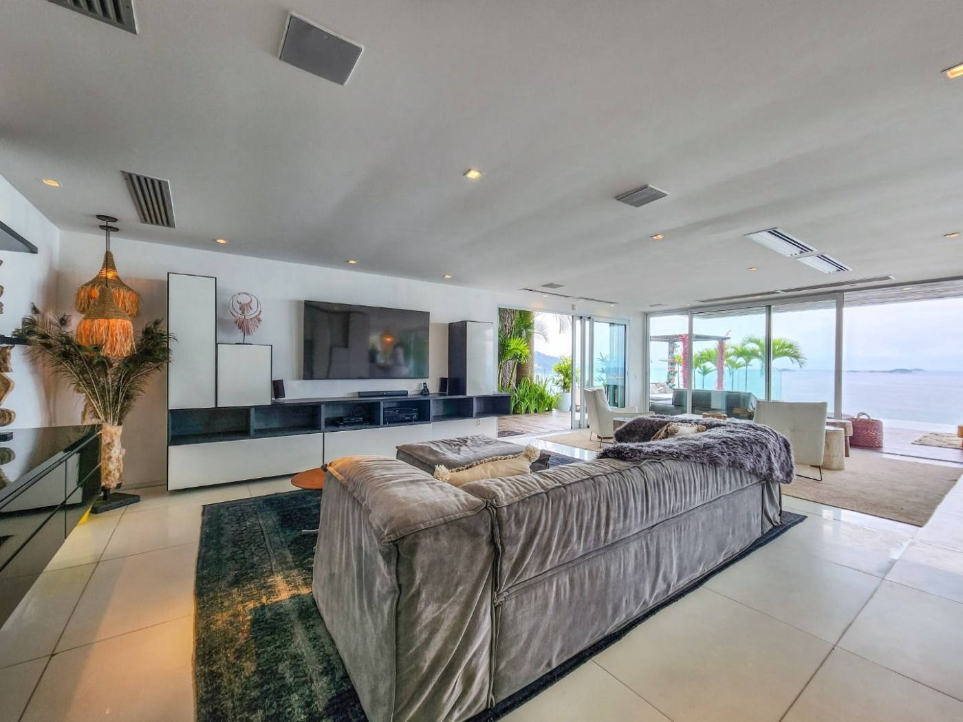 House, 6 082 m²